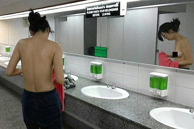 Thailand Keluarkan Larangan Turis China Telanjang Dada di Toilet